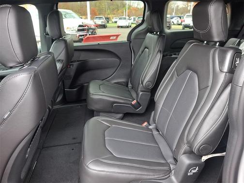 2026 Chrysler Voyager LX