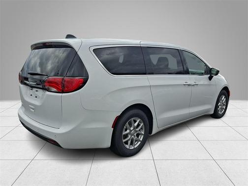 2026 Chrysler Voyager LX