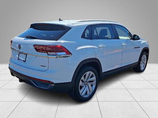 Pure White 2022 Volkswagen Atlas Cross Sport 3.6L V6 SE w/Technology