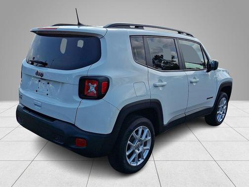 Alpine White Clearcoat 2023 Jeep Renegade Latitude