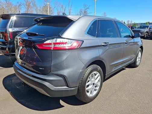 Gray Metallic 2024 Ford Edge SEL