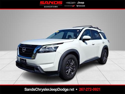 2022 Nissan Pathfinder SV