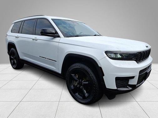 Bright White Clearcoat 2021 Jeep Grand Cherokee L Laredo