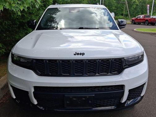 Bright White Clearcoat 2021 Jeep Grand Cherokee L Laredo
