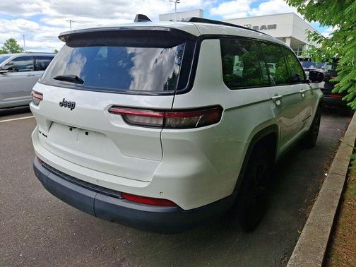 Bright White Clearcoat 2021 Jeep Grand Cherokee L Laredo