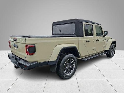 Limited Edition Gobi Clearcoat 2022 Jeep Gladiator Overland