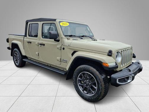 Limited Edition Gobi Clearcoat 2022 Jeep Gladiator Overland