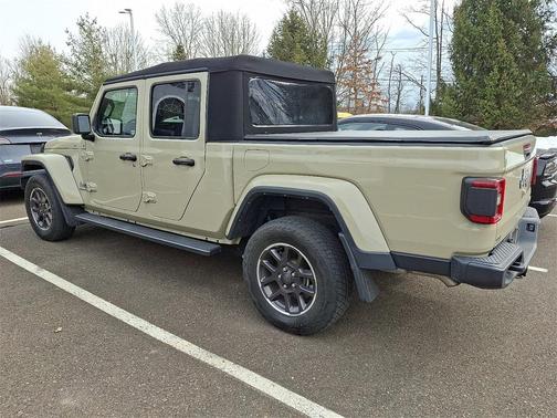 2022 Jeep Gladiator Overland