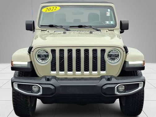 Limited Edition Gobi Clearcoat 2022 Jeep Gladiator Overland