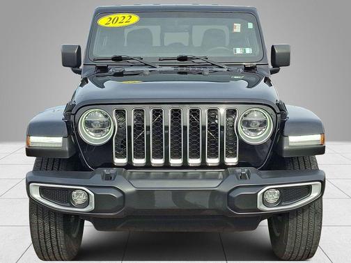 Black Clearcoat 2022 Jeep Gladiator Overland
