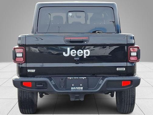 Black Clearcoat 2022 Jeep Gladiator Overland