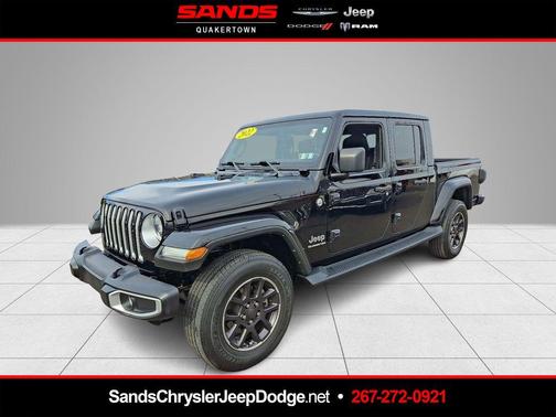 Black Clearcoat 2022 Jeep Gladiator Overland