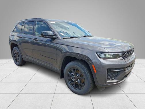 Metallic 2026 Jeep Grand Cherokee Laredo