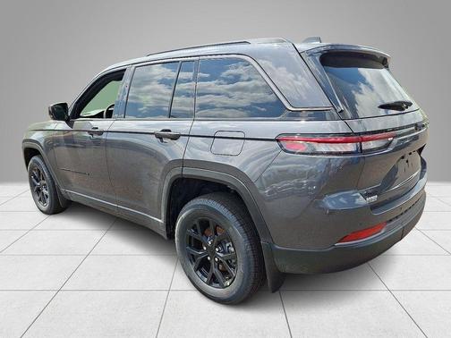 Metallic 2026 Jeep Grand Cherokee Laredo