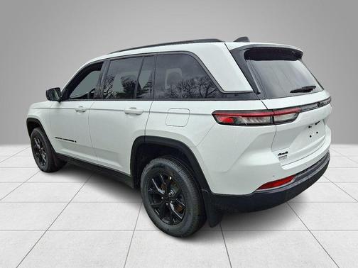 Bright White Clearcoat 2026 Jeep Grand Cherokee Laredo