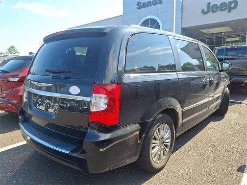 2016 Chrysler Town & Country Touring-L