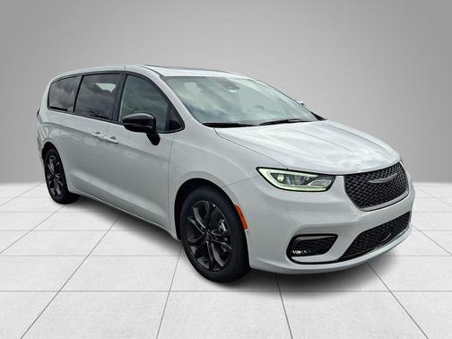 Bright White Clearcoat 2026 Chrysler Pacifica Select