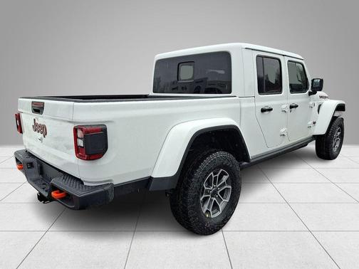 Bright White Clearcoat 2026 Jeep Gladiator Mojave