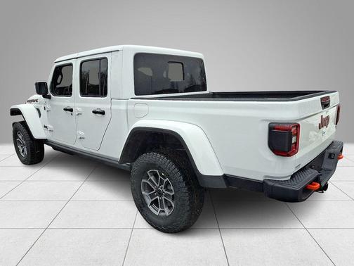 Bright White Clearcoat 2026 Jeep Gladiator Mojave