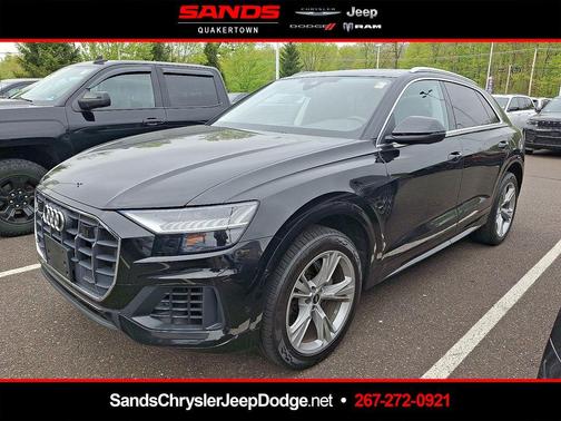 Mythos Black Metallic 2023 Audi Q8 55 Premium Plus