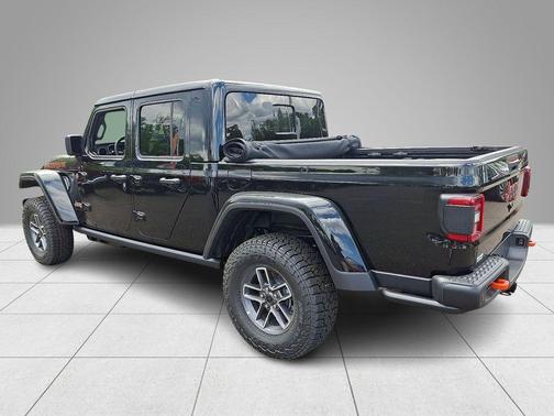 Black Clearcoat 2026 Jeep Gladiator Mojave