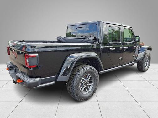Black Clearcoat 2026 Jeep Gladiator Mojave