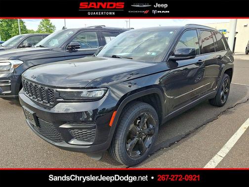 Diamond Black 2024 Jeep Grand Cherokee Laredo