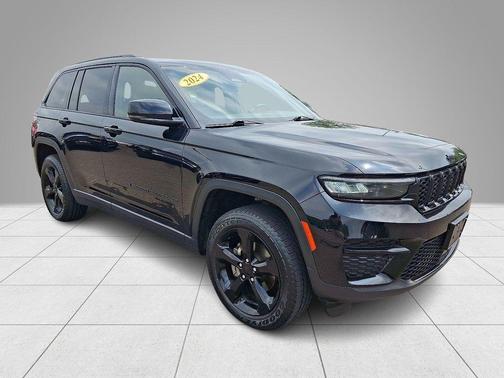 Diamond Black 2024 Jeep Grand Cherokee Laredo