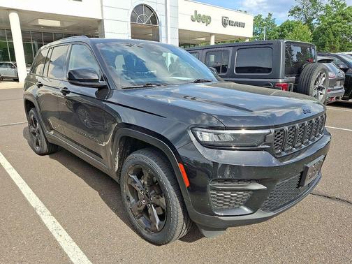 Diamond Black 2024 Jeep Grand Cherokee Laredo