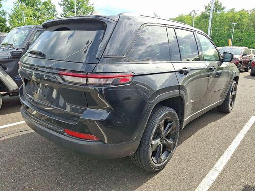 Diamond Black 2024 Jeep Grand Cherokee Laredo