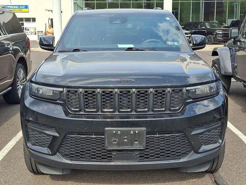 Diamond Black 2024 Jeep Grand Cherokee Laredo