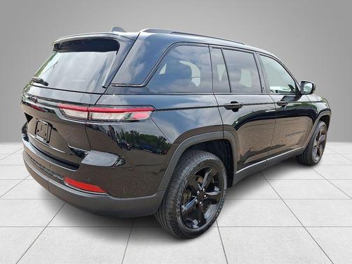 Diamond Black 2024 Jeep Grand Cherokee Laredo