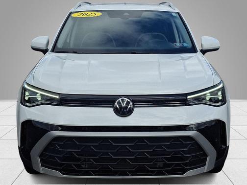 Pure White 2025 Volkswagen Taos 1.5T SE