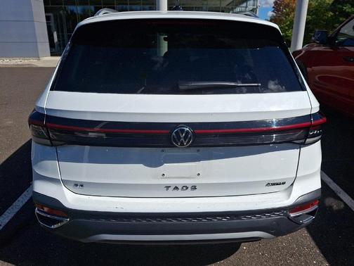Pure White 2025 Volkswagen Taos 1.5T SE