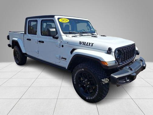 Bright White Clearcoat 2024 Jeep Gladiator Sport