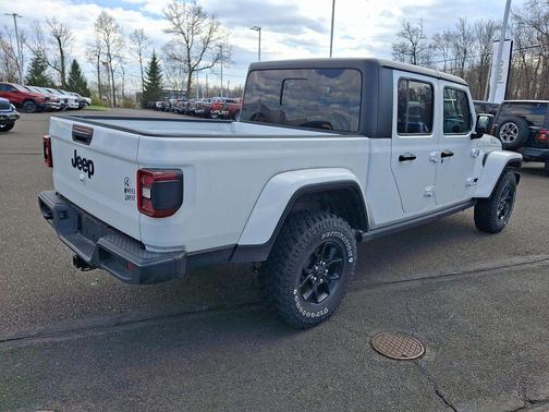 Bright White Clearcoat 2024 Jeep Gladiator Sport