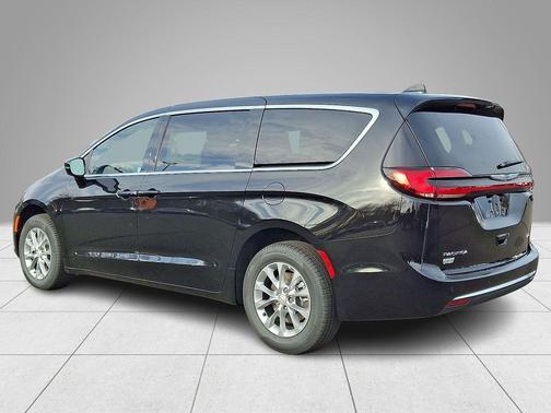 Diamond Black 2026 Chrysler Pacifica Select