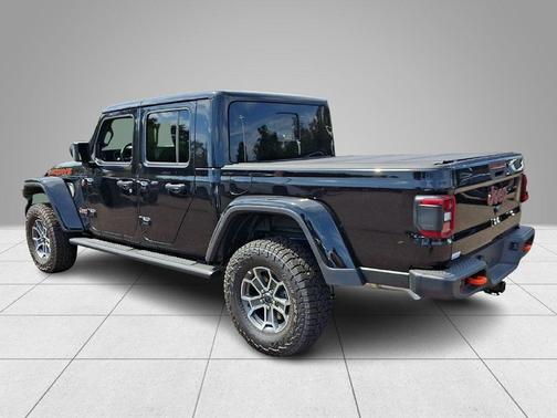 Black Clearcoat 2026 Jeep Gladiator Mojave