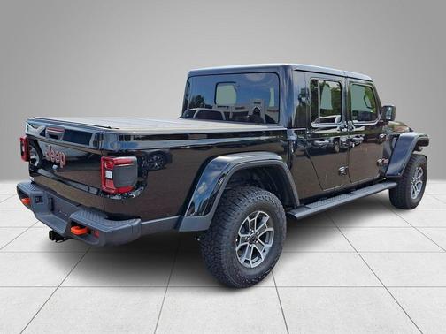 Black Clearcoat 2026 Jeep Gladiator Mojave