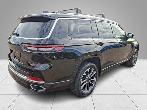 Diamond Black 2022 Jeep Grand Cherokee L Overland