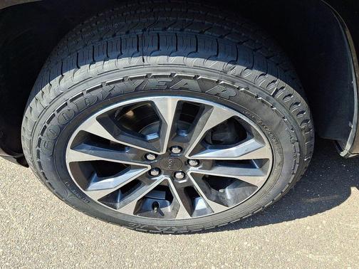 Diamond Black 2022 Jeep Grand Cherokee L Overland