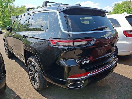 Diamond Black 2022 Jeep Grand Cherokee L Overland
