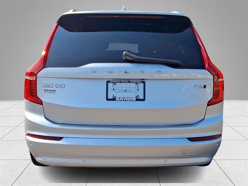 2022 Volvo XC90 T6 Momentum 7 Passenger