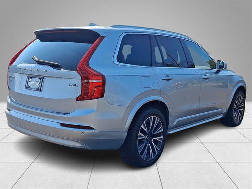 2022 Volvo XC90 T6 Momentum 7 Passenger