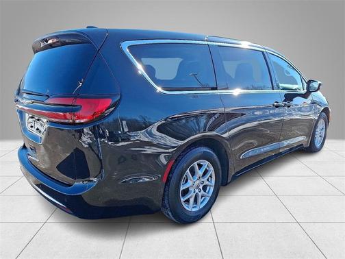 2024 Chrysler Pacifica Touring-L