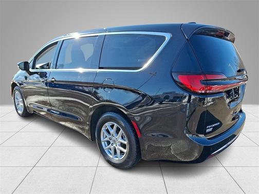 2024 Chrysler Pacifica Touring-L