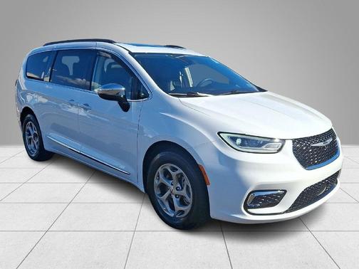 Bright White Clearcoat 2023 Chrysler Pacifica Limited