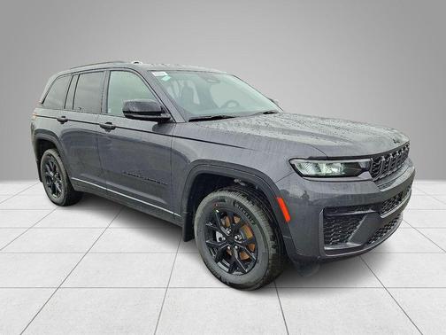 Metallic 2026 Jeep Grand Cherokee Laredo