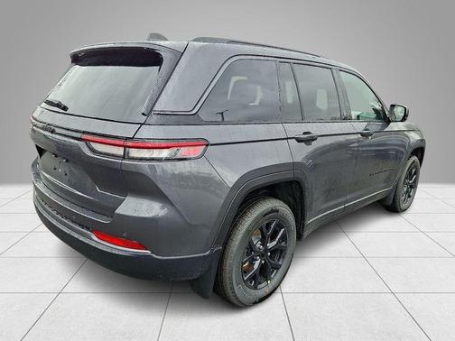 Metallic 2026 Jeep Grand Cherokee Laredo