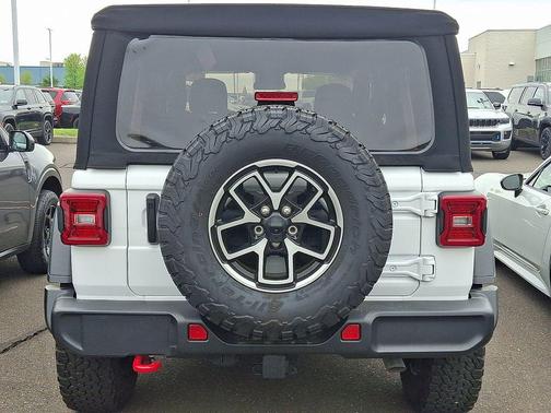 Bright White Clearcoat 2024 Jeep Wrangler Rubicon